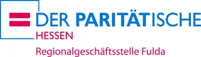 Ein rotes Gleichheitszeichen befindet sich in einem blau umrandeten Quadrat, das Logo des PARITÄTISCHEN Wohlfahrtsverbandes.
